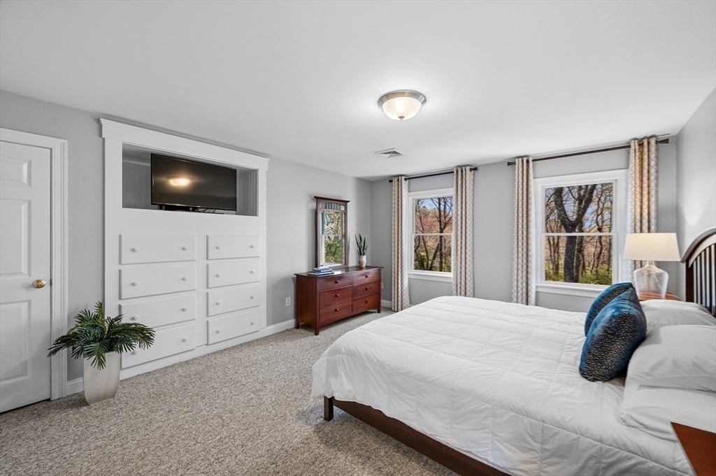 West Newbury, Massachusetts, 01985, United States, 4 Bedrooms Bedrooms, ,4 BathroomsBathrooms,Residential,Active,2044161