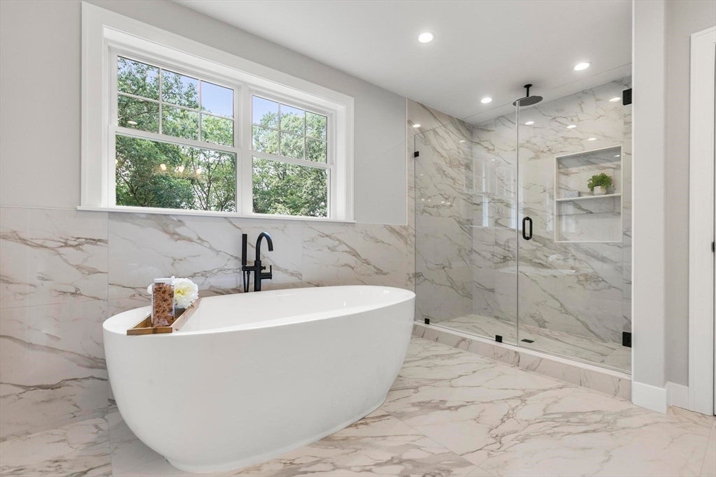 Burlington, Massachusetts, 01803, United States, 5 Bedrooms Bedrooms, ,5 BathroomsBathrooms,Residential,Active,1909077