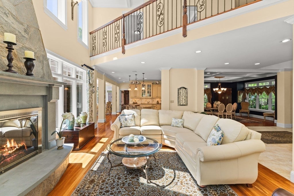 Lakeville, Massachusetts, 02347, United States, 5 Bedrooms Bedrooms, ,5 BathroomsBathrooms,Residential,Active,1867904