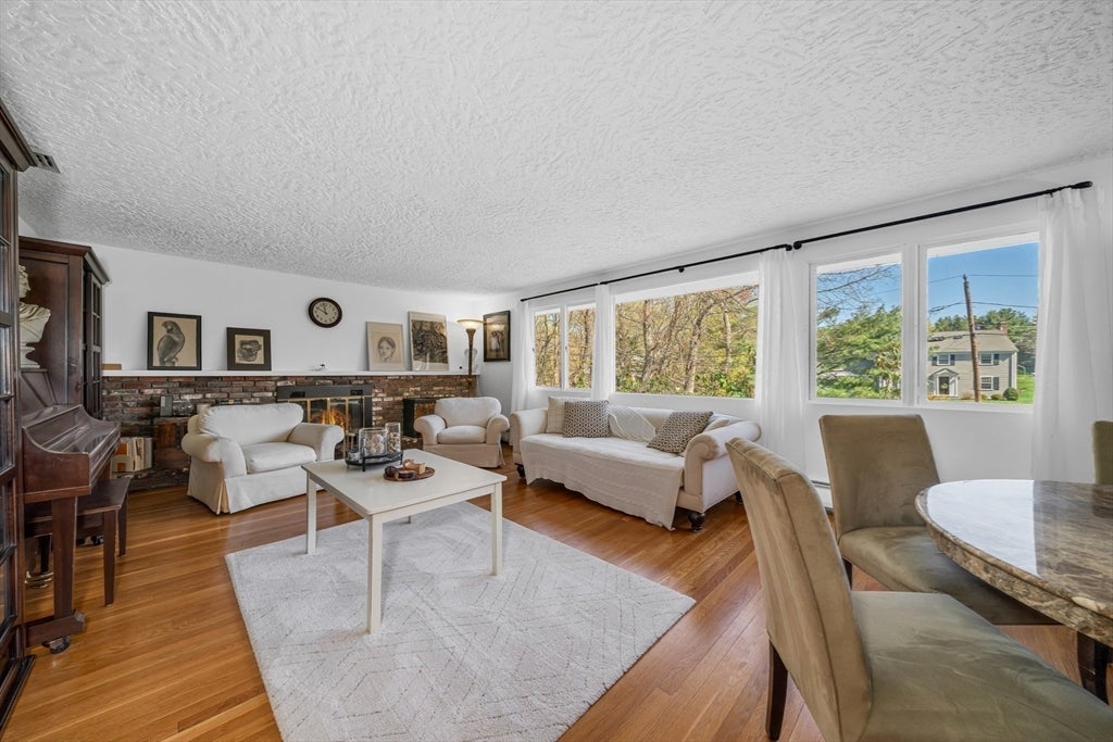 Weston, Massachusetts, 02493, United States, 5 Bedrooms Bedrooms, ,3 BathroomsBathrooms,Residential,Active,2044181