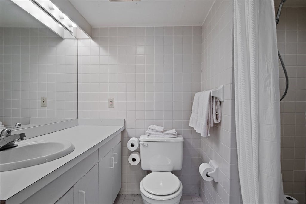 Foxboro, Massachusetts, 02035, United States, 5 Bedrooms Bedrooms, ,4 BathroomsBathrooms,Residential,Active,1904724