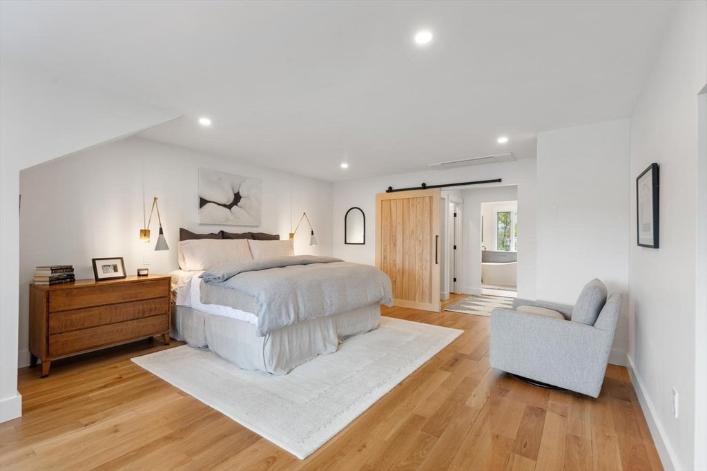 Gloucester, Massachusetts, 01930, United States, 2 Bedrooms Bedrooms, ,3 BathroomsBathrooms,Residential,Active,2043789