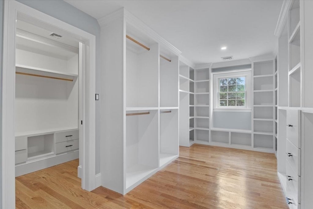 Dedham, Massachusetts, 02026, United States, 5 Bedrooms Bedrooms, ,5 BathroomsBathrooms,Residential,Active,2006827