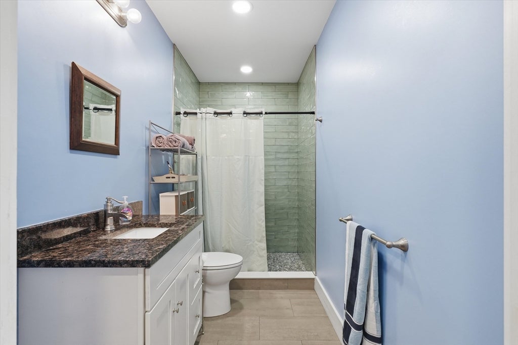 Lynn, Massachusetts, 01904, United States, 5 Bedrooms Bedrooms, ,3 BathroomsBathrooms,Residential,Active,2043805