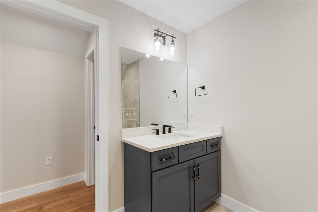 Wakefield, Massachusetts, 01880, United States, 4 Bedrooms Bedrooms, ,4 BathroomsBathrooms,Residential,Active,2010201