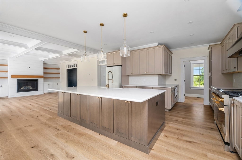 Lincoln, Rhode Island, 02865, United States, ,3 BathroomsBathrooms,Residential,Active,1843459