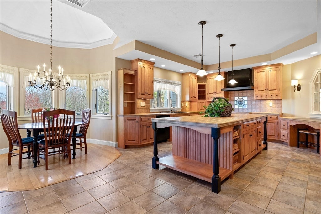 Pittsfield, New Hampshire, 03263, United States, 4 Bedrooms Bedrooms, ,5 BathroomsBathrooms,Residential,Active,1860238