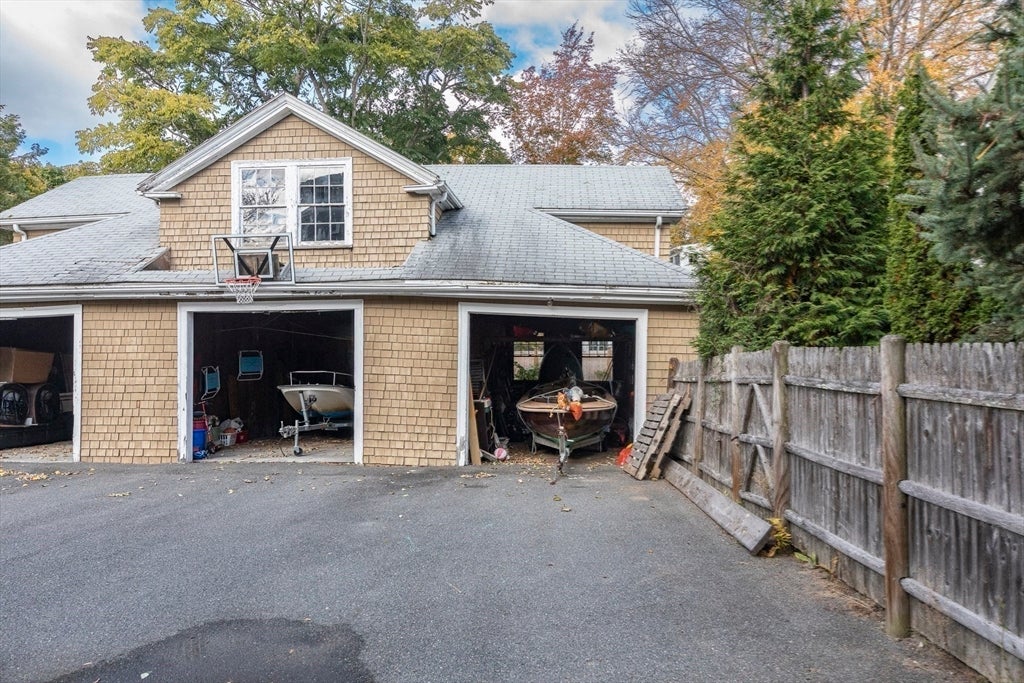 Marblehead, Massachusetts, 01945, United States, 5 Bedrooms Bedrooms, ,4 BathroomsBathrooms,Residential,Active,1993678