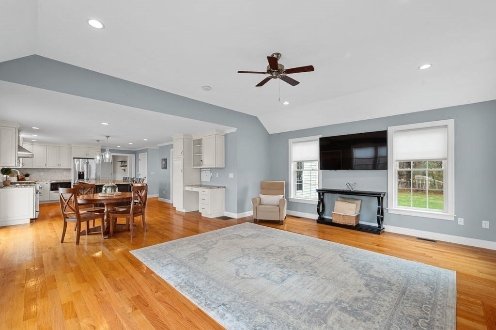 West Newbury, Massachusetts, 01985, United States, 4 Bedrooms Bedrooms, ,4 BathroomsBathrooms,Residential,Active,1986888