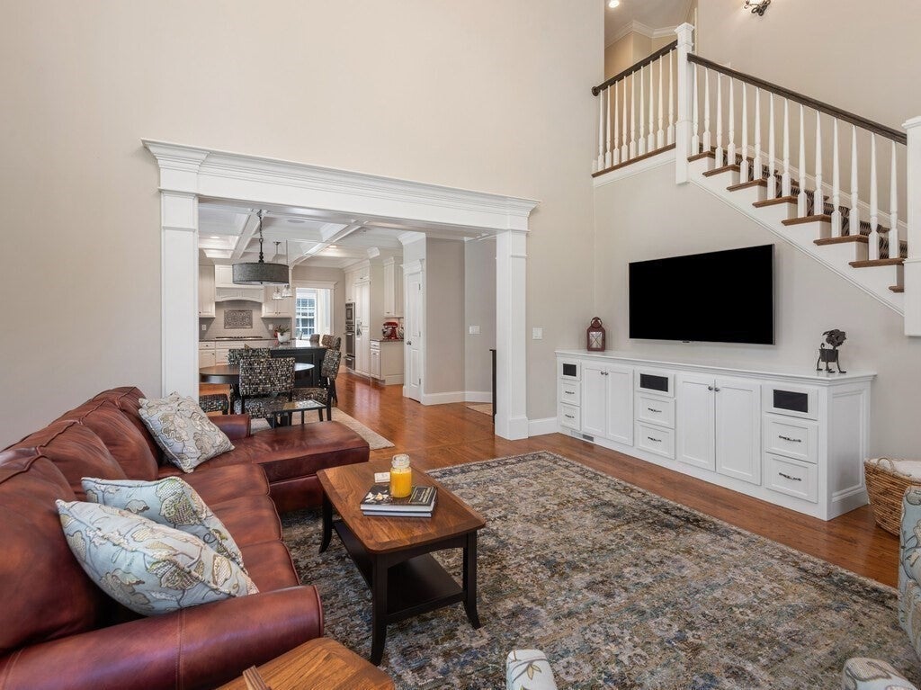 Shrewsbury, Massachusetts, 01545, United States, 4 Bedrooms Bedrooms, ,5 BathroomsBathrooms,Residential,Active,1810422