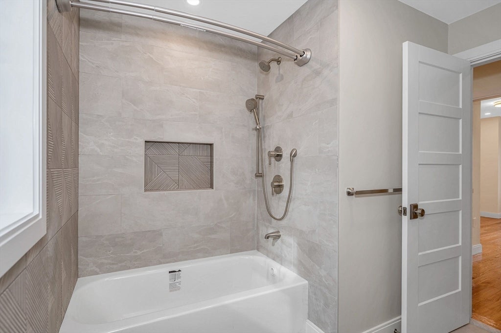 Wilmington, Massachusetts, 01887, United States, 4 Bedrooms Bedrooms, ,3 BathroomsBathrooms,Residential,Active,2043113