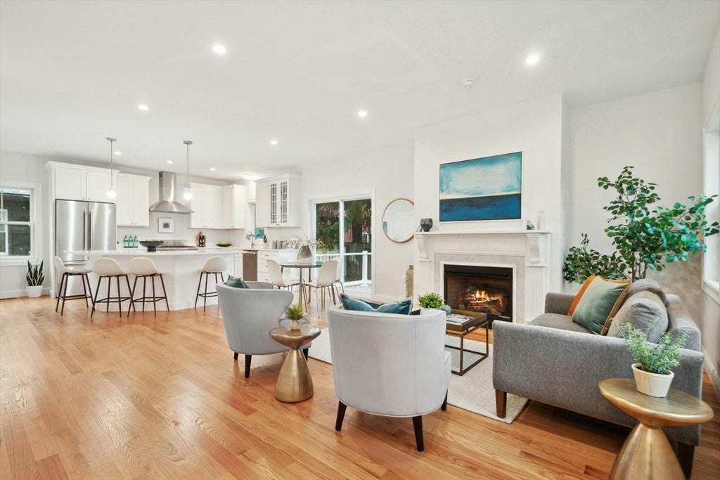 Cambridge, Massachusetts, 02138, United States, 4 Bedrooms Bedrooms, ,4 BathroomsBathrooms,Residential,Active,1905089