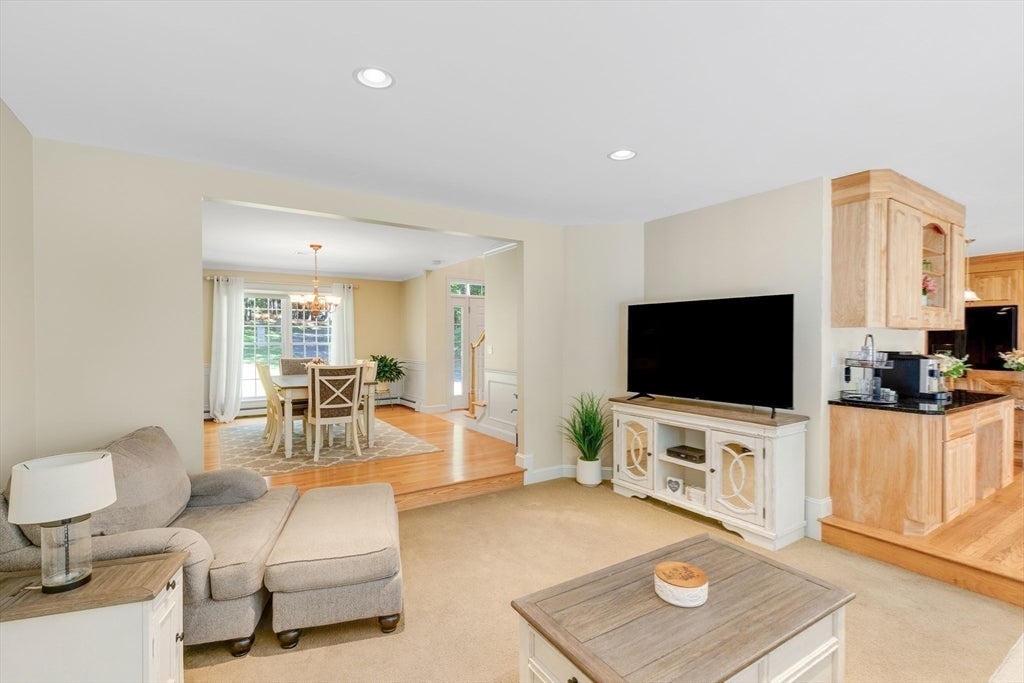 Ipswich, Massachusetts, 01938, United States, 4 Bedrooms Bedrooms, ,3 BathroomsBathrooms,Residential,Active,1922346