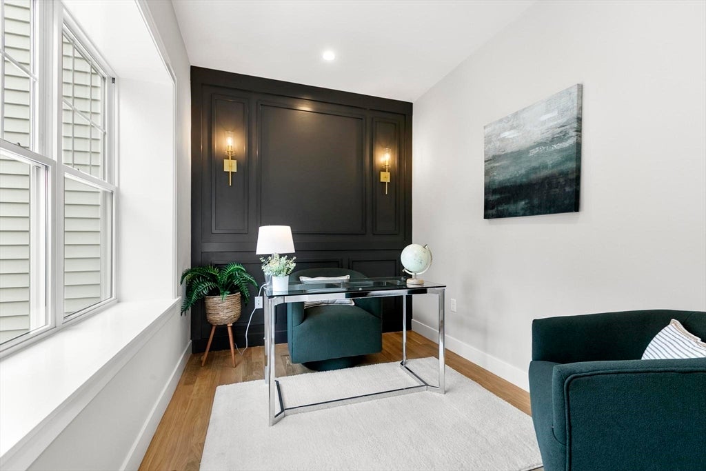 Burlington, Massachusetts, 01803, United States, 5 Bedrooms Bedrooms, ,5 BathroomsBathrooms,Residential,Active,1909077