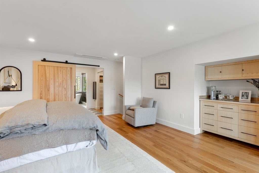 Gloucester, Massachusetts, 01930, United States, 2 Bedrooms Bedrooms, ,3 BathroomsBathrooms,Residential,Active,2043789