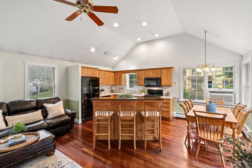 Newburyport, Massachusetts, 01950, United States, 3 Bedrooms Bedrooms, ,2 BathroomsBathrooms,Residential,Active,1922344