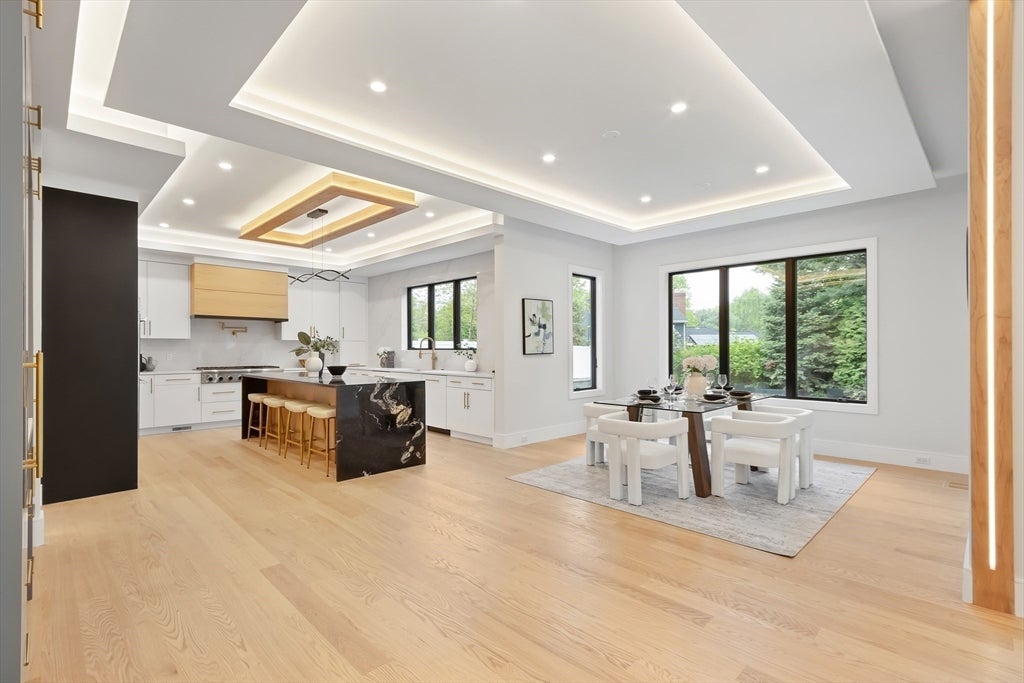 Newton, Massachusetts, 02461, United States, 5 Bedrooms Bedrooms, ,4 BathroomsBathrooms,Residential,Active,2013433