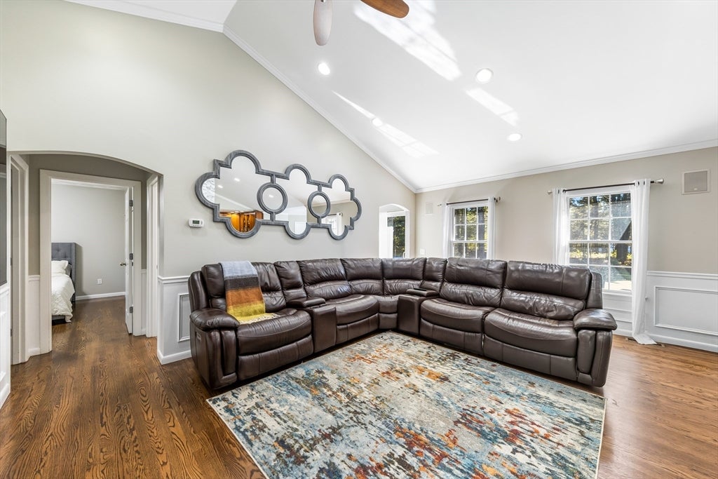 Smithfield, Rhode Island, 02917, United States, 3 Bedrooms Bedrooms, ,2 BathroomsBathrooms,Residential,Active,1963267