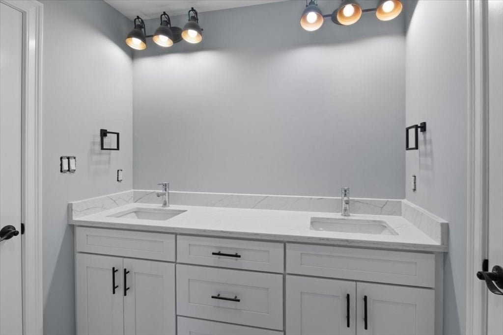 Dedham, Massachusetts, 02026, United States, 5 Bedrooms Bedrooms, ,5 BathroomsBathrooms,Residential,Active,1922665