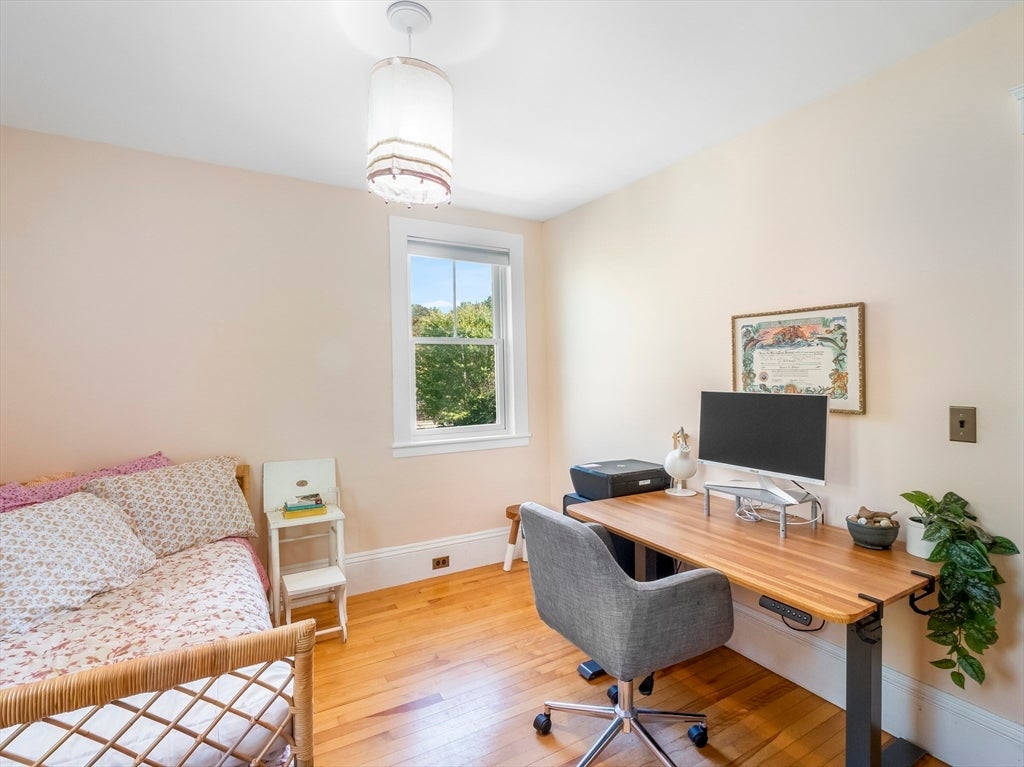 Newburyport, Massachusetts, 01950, United States, 5 Bedrooms Bedrooms, ,2 BathroomsBathrooms,Residential,Active,1986902