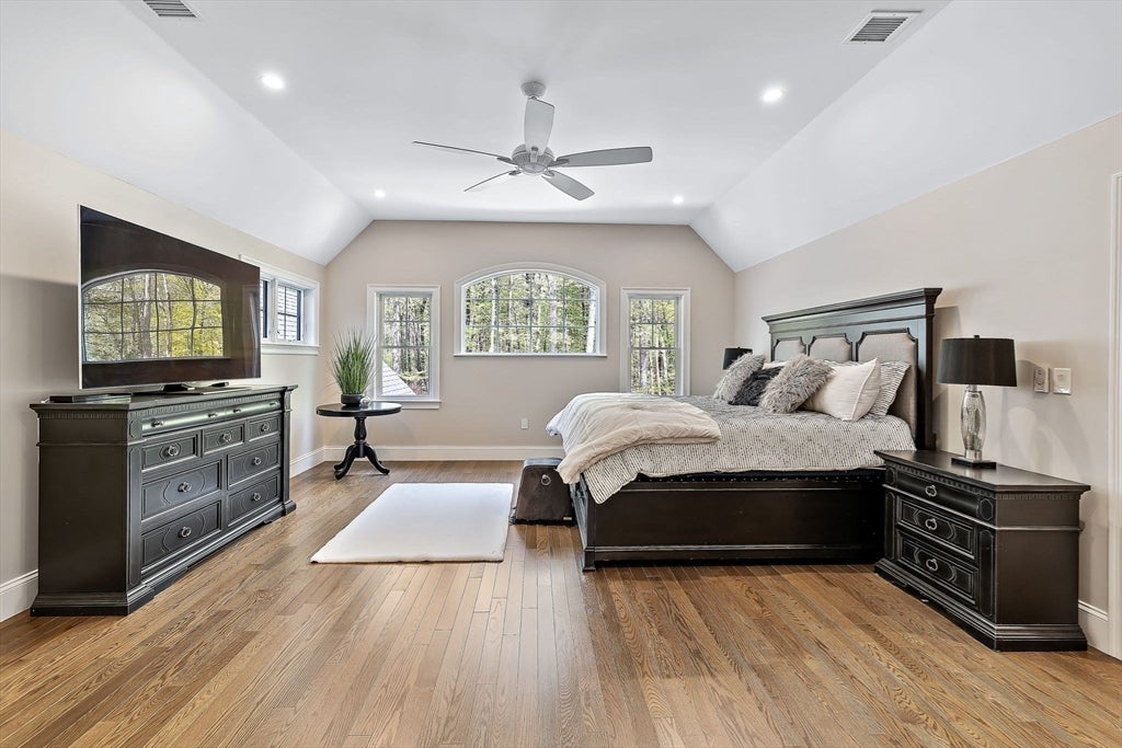 Easton, Massachusetts, 02356, United States, 5 Bedrooms Bedrooms, ,6 BathroomsBathrooms,Residential,Active,1968388