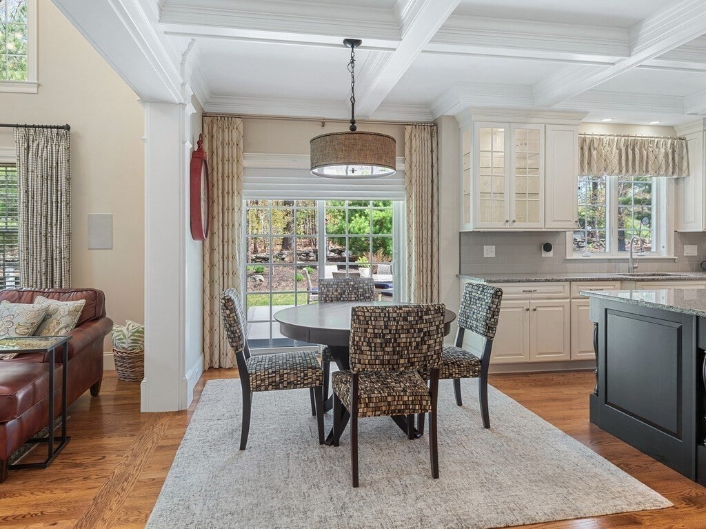 Shrewsbury, Massachusetts, 01545, United States, 5 Bedrooms Bedrooms, ,5 BathroomsBathrooms,Residential,Active,1995271