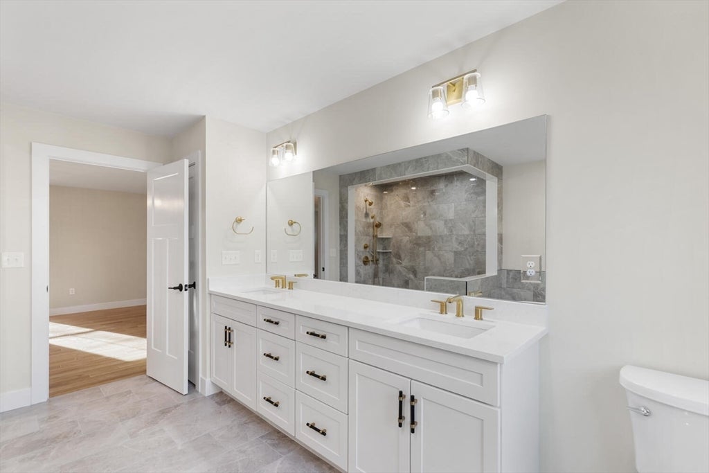 Wakefield, Massachusetts, 01880, United States, 4 Bedrooms Bedrooms, ,4 BathroomsBathrooms,Residential,Active,2010201