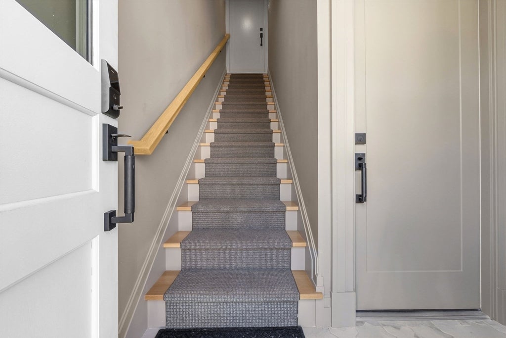 Newburyport, Massachusetts, 01950, United States, 3 Bedrooms Bedrooms, ,3 BathroomsBathrooms,Residential,Active,2045757