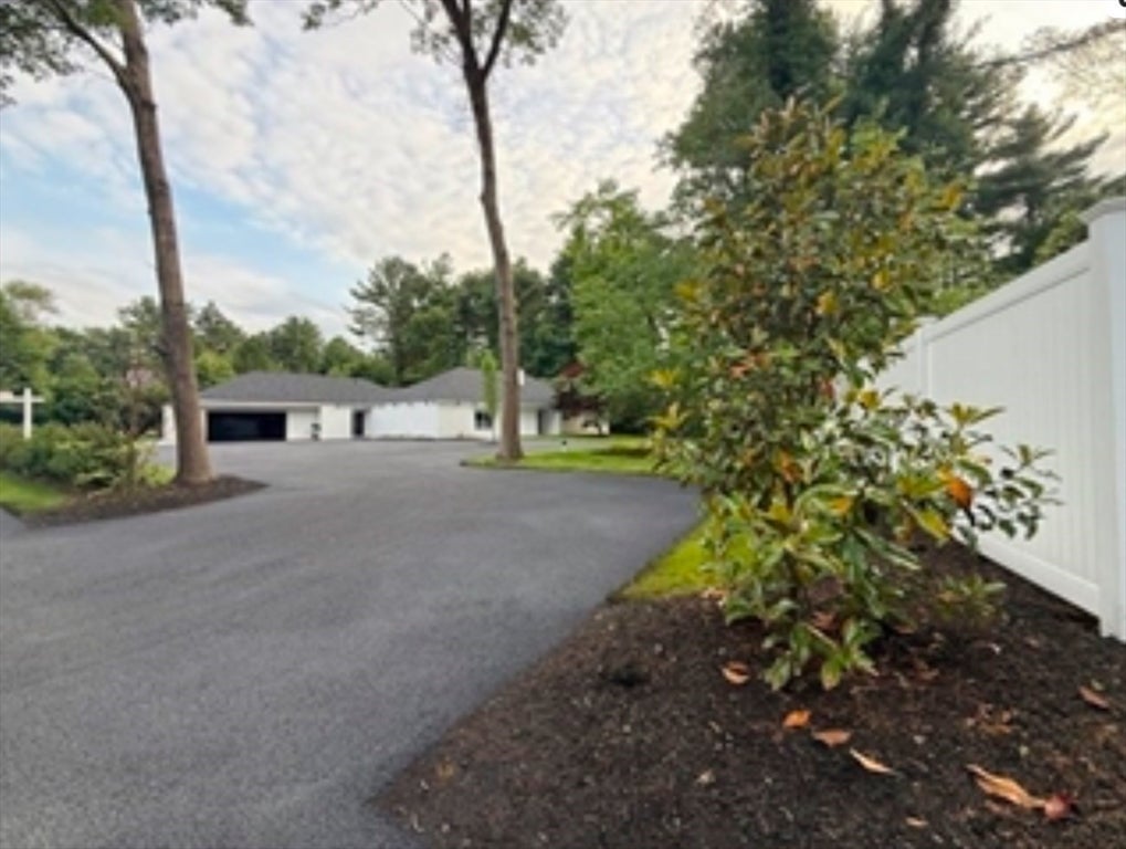 Easton, Massachusetts, 02375, United States, 4 Bedrooms Bedrooms, ,5 BathroomsBathrooms,Residential,Active,1973645