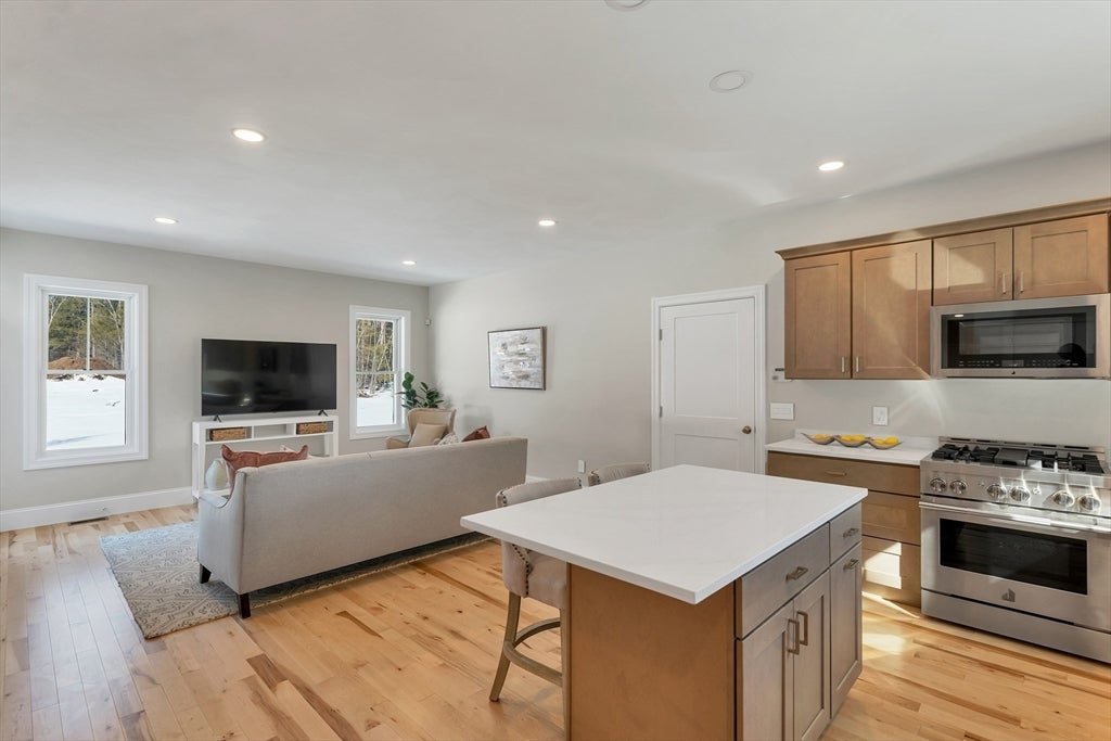 Amherst, New Hampshire, 03031, United States, 6 Bedrooms Bedrooms, ,5 BathroomsBathrooms,Residential,Active,2045750
