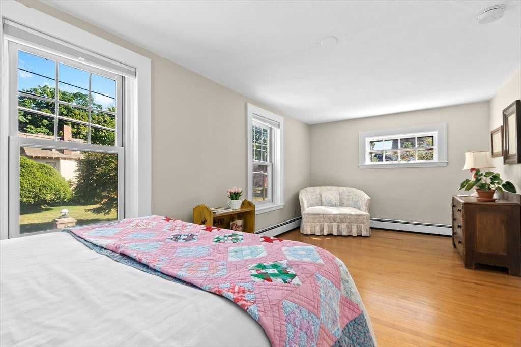 Amesbury, Massachusetts, 01913, United States, 3 Bedrooms Bedrooms, ,3 BathroomsBathrooms,Residential,Active,1929678