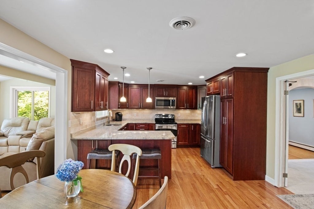 Foxboro, Massachusetts, 02035, United States, 5 Bedrooms Bedrooms, ,4 BathroomsBathrooms,Residential,Active,1904724