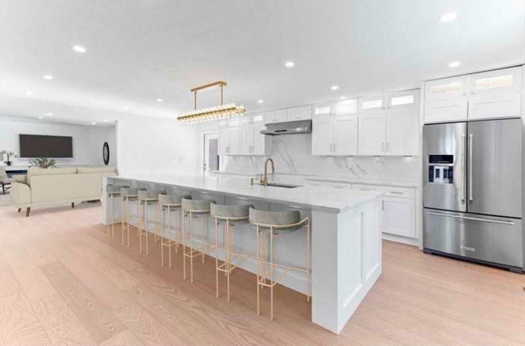 Easton, Massachusetts, 02375, United States, 5 Bedrooms Bedrooms, ,3 BathroomsBathrooms,Residential,Active,1954420