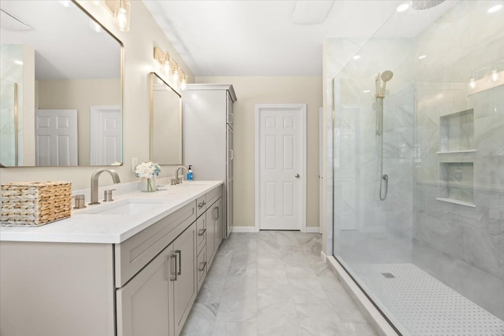 Bourne, Massachusetts, 02532, United States, 4 Bedrooms Bedrooms, ,4 BathroomsBathrooms,Residential,Active,2052070