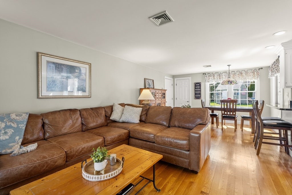 Winchester, Massachusetts, 01890, United States, 4 Bedrooms Bedrooms, ,3 BathroomsBathrooms,Residential,Active,2043140
