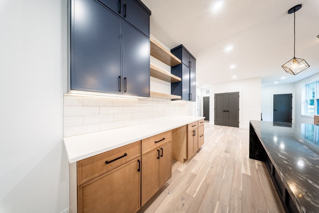 Southborough, Massachusetts, 01772, United States, 4 Bedrooms Bedrooms, ,5 BathroomsBathrooms,Residential,Active,2007207