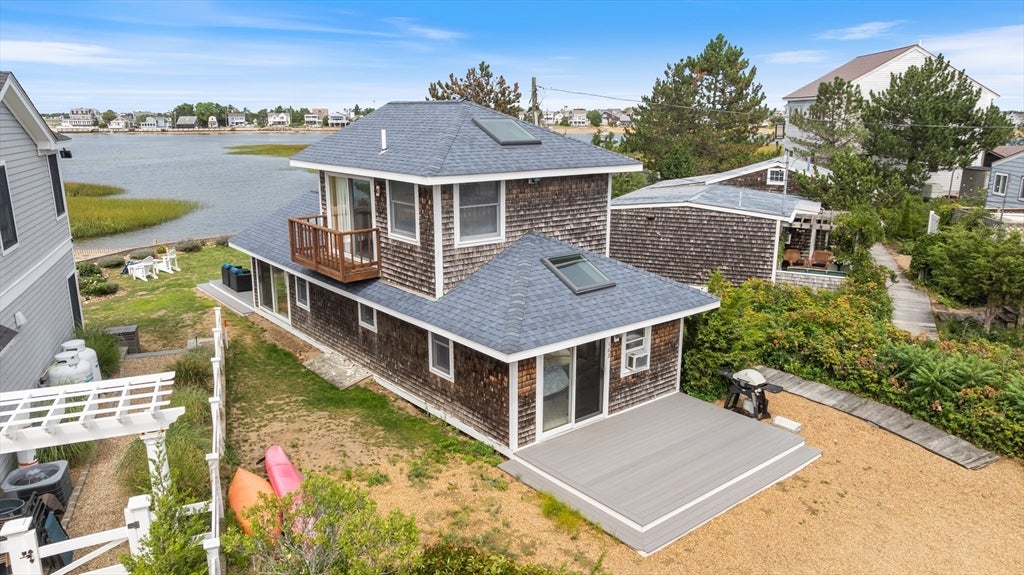 Newburyport, Massachusetts, 01950, United States, 2 Bedrooms Bedrooms, ,1 BathroomBathrooms,Residential,Active,1920272