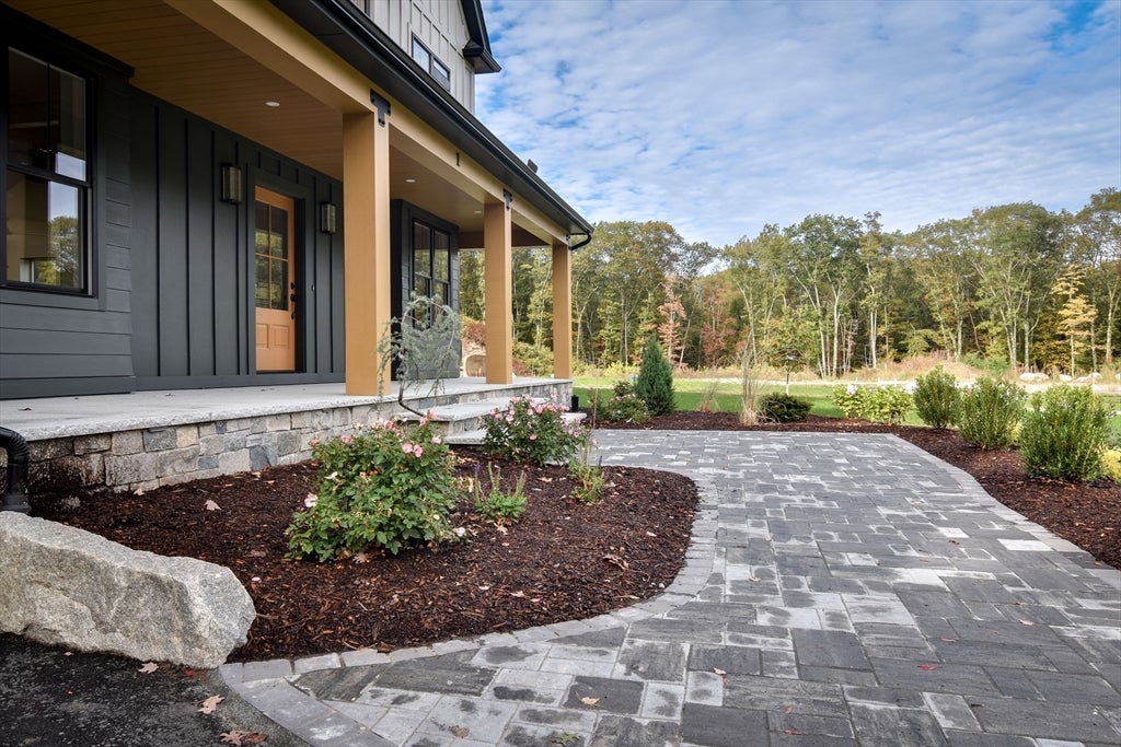 Hopkinton, Massachusetts, 01748, United States, 5 Bedrooms Bedrooms, ,6 BathroomsBathrooms,Residential,Active,1990661