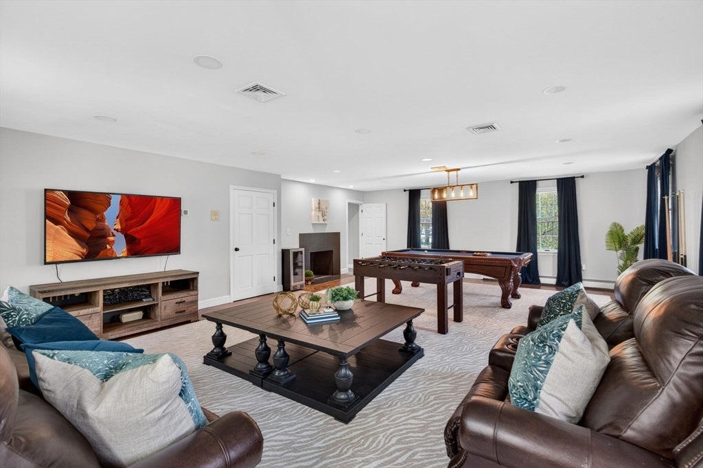 North Andover, Massachusetts, 01845, United States, 4 Bedrooms Bedrooms, ,3 BathroomsBathrooms,Residential,Active,2045698
