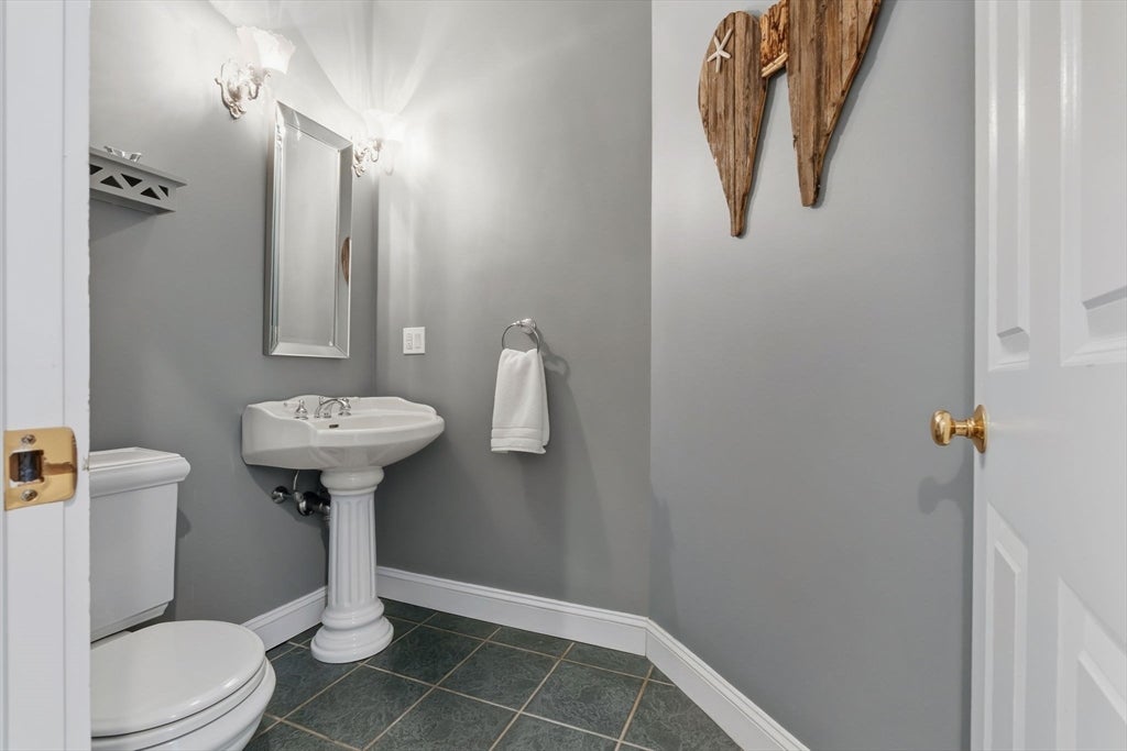 Merrimac, Massachusetts, 01860, United States, 5 Bedrooms Bedrooms, ,4 BathroomsBathrooms,Residential,Active,2044160