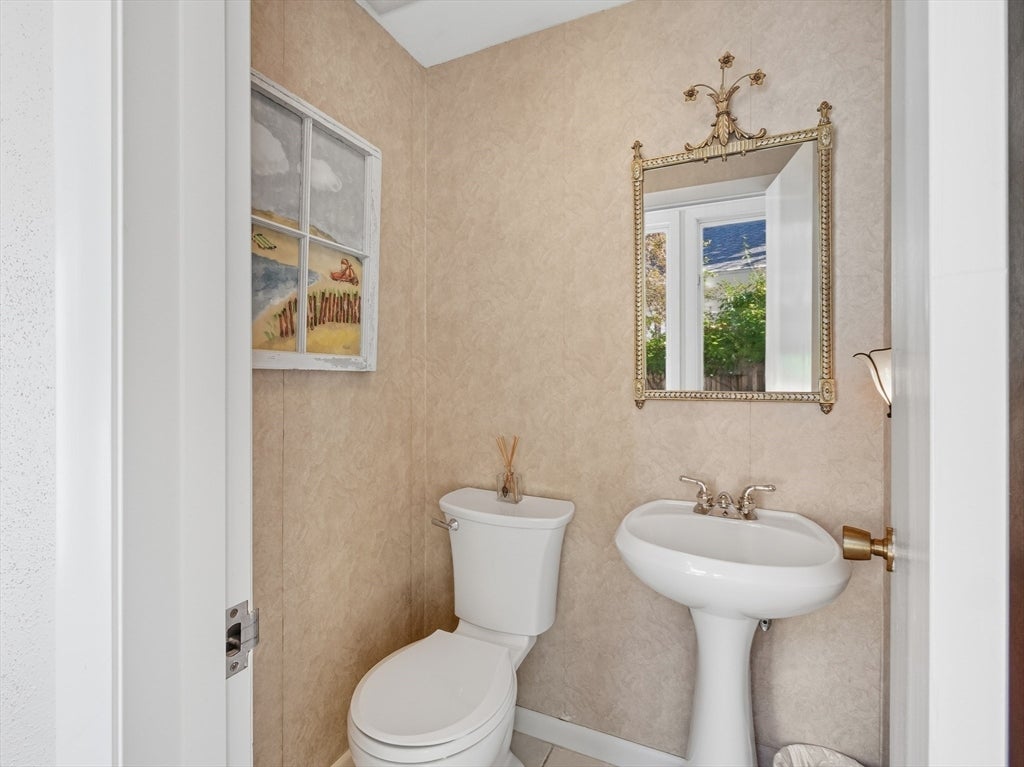 Newburyport, Massachusetts, 01950, United States, 3 Bedrooms Bedrooms, ,3 BathroomsBathrooms,Residential,Active,2045626