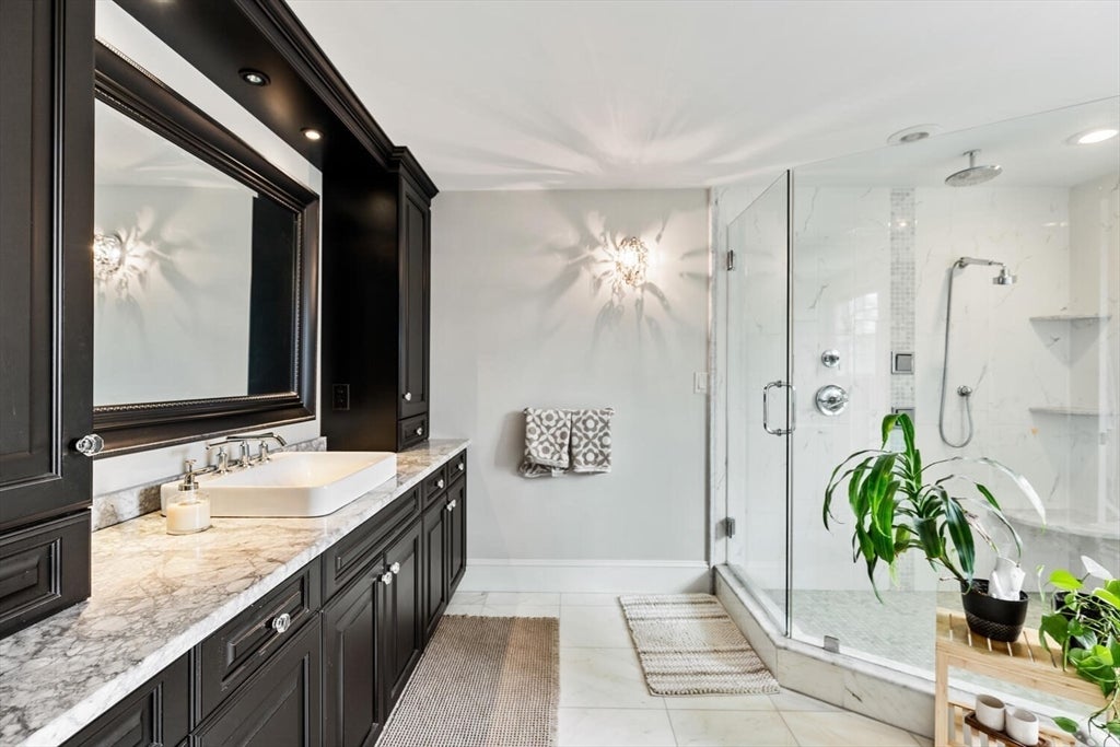 Revere, Massachusetts, 02151, United States, 5 Bedrooms Bedrooms, ,4 BathroomsBathrooms,Residential,Active,1927654