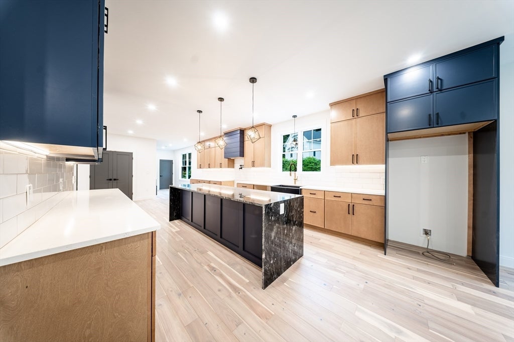 Southborough, Massachusetts, 01772, United States, 4 Bedrooms Bedrooms, ,5 BathroomsBathrooms,Residential,Active,2007207