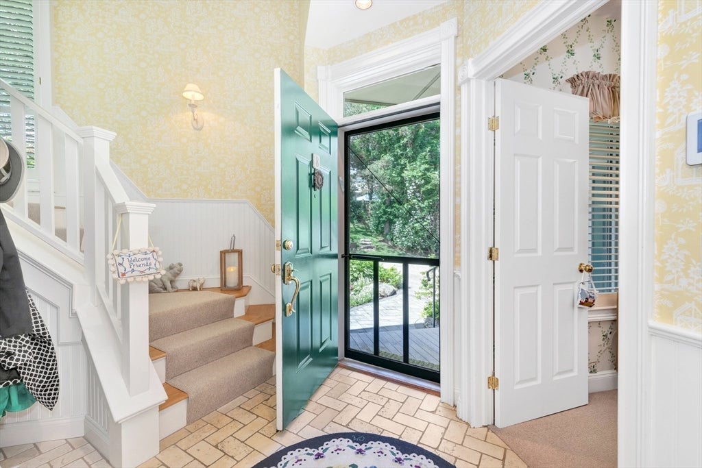 Gloucester, Massachusetts, 01930, United States, 4 Bedrooms Bedrooms, ,3 BathroomsBathrooms,Residential,Active,1929470