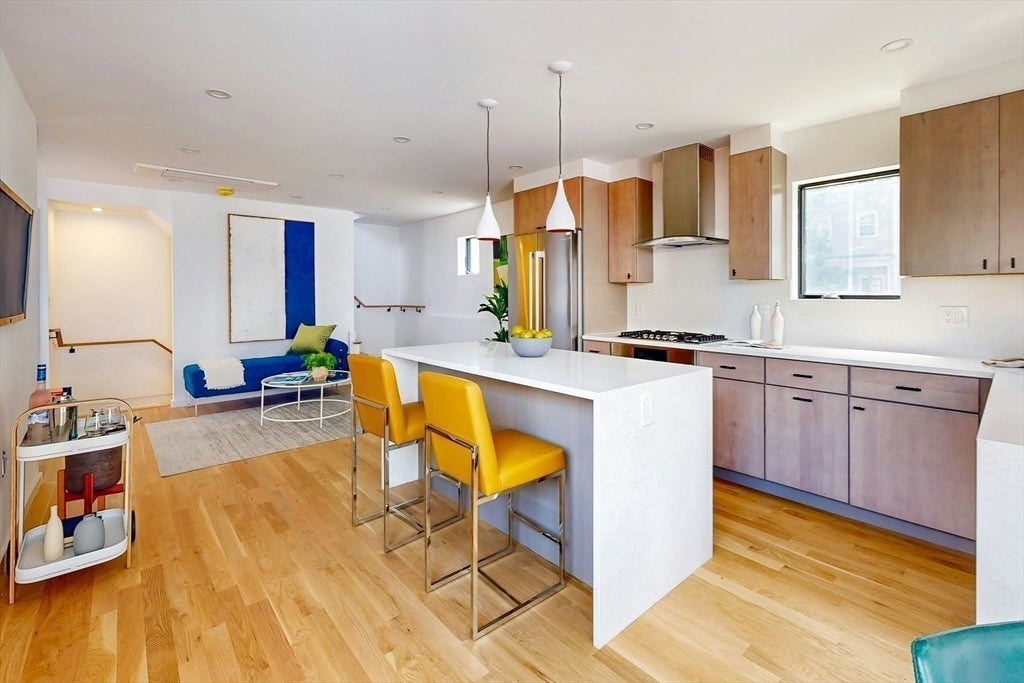 Cambridge, Massachusetts, 02141, United States, 4 Bedrooms Bedrooms, ,5 BathroomsBathrooms,Residential,Active,1945450