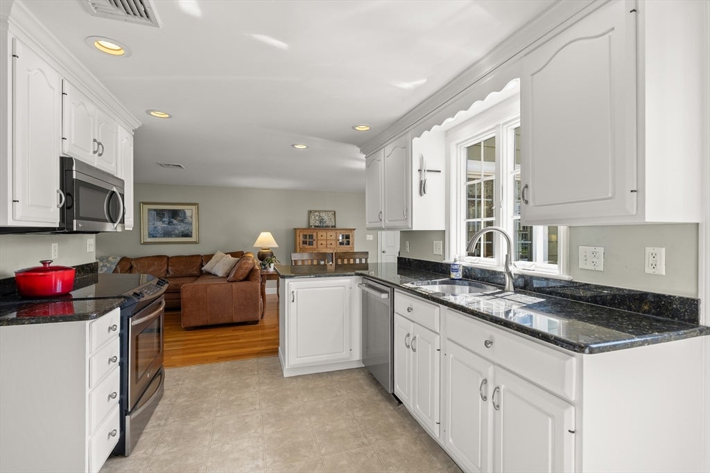 Winchester, Massachusetts, 01890, United States, 4 Bedrooms Bedrooms, ,3 BathroomsBathrooms,Residential,Active,2043140