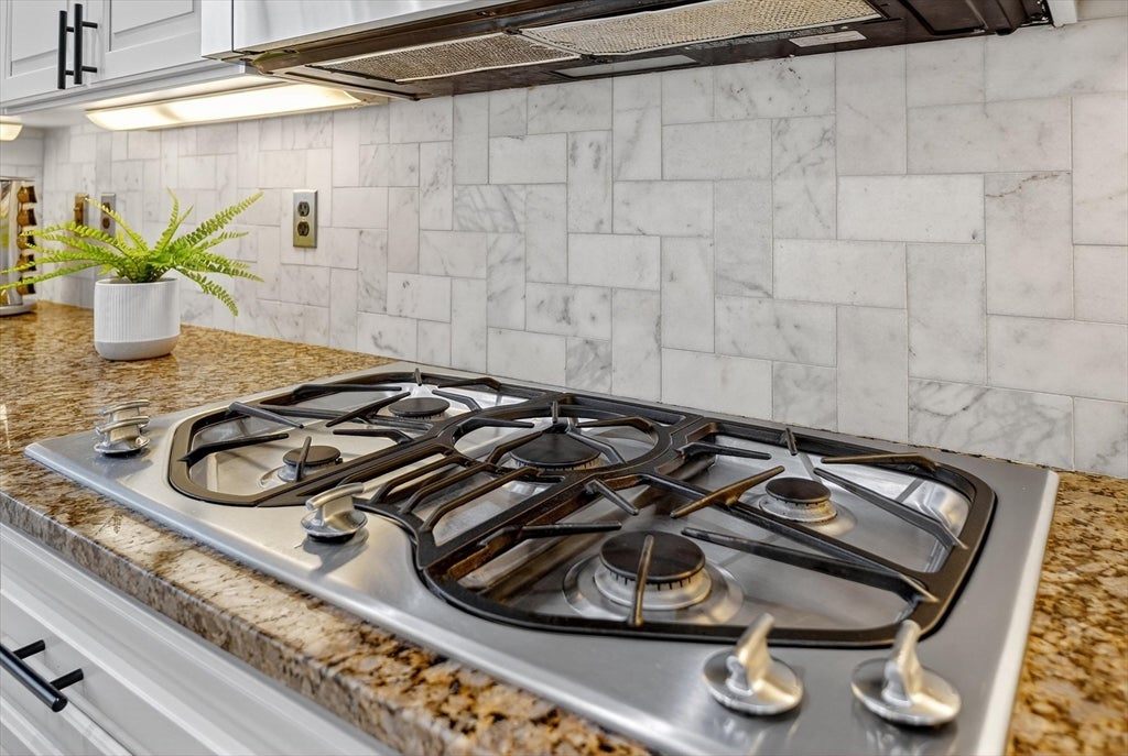 Danvers, Massachusetts, 01923, United States, 4 Bedrooms Bedrooms, ,4 BathroomsBathrooms,Residential,Active,1992274