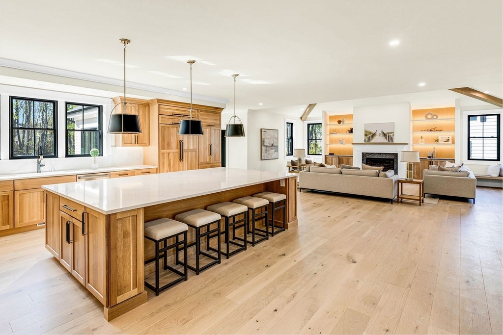 Newburyport, Massachusetts, 01950, United States, 4 Bedrooms Bedrooms, ,6 BathroomsBathrooms,Residential,Active,2043835