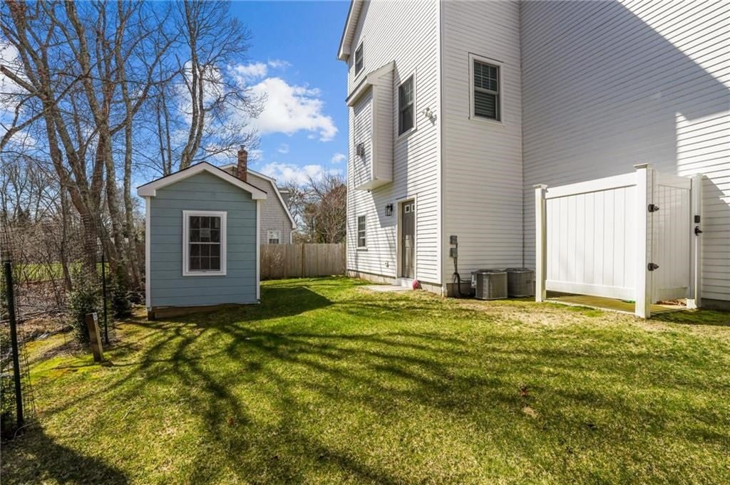South Kingstown, Rhode Island, 02879, United States, 2 Bedrooms Bedrooms, ,3 BathroomsBathrooms,Residential,Active,2045783