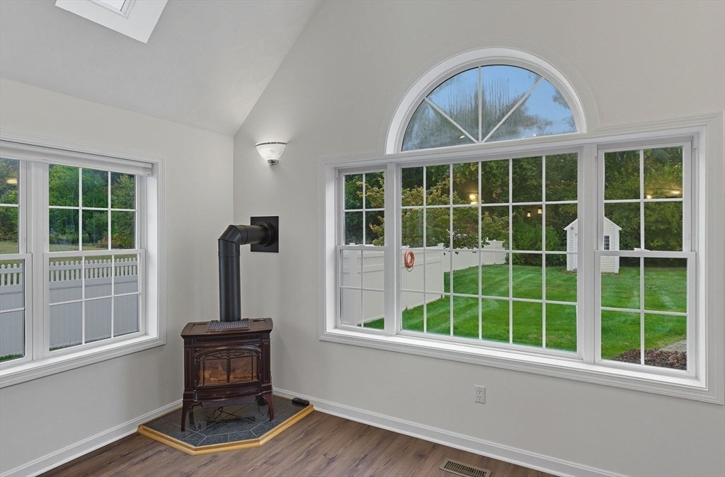 Westford, Massachusetts, 01886, United States, 4 Bedrooms Bedrooms, ,4 BathroomsBathrooms,Residential,Active,1971779